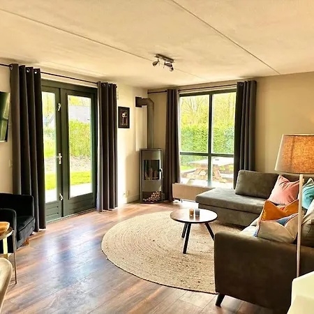 6pers Boshuis -hottub Jacuzzi- 'de Groene Specht' Holiday home *