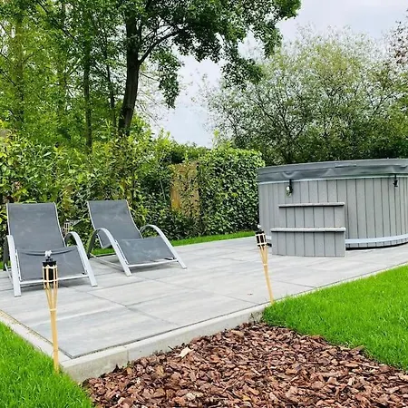 6pers Boshuis -hottub Jacuzzi- 'de Groene Specht' Сasa de vacaciones Ewijk