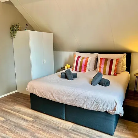 6pers Boshuis -hottub Jacuzzi- 'de Groene Specht' * Ewijk