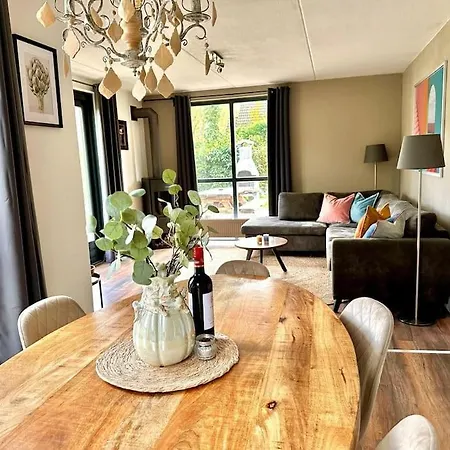 Holiday home 6pers Boshuis -hottub Jacuzzi- 'de Groene Specht' *