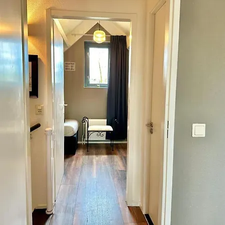 6pers Boshuis -hottub Jacuzzi- 'de Groene Specht' Ewijk