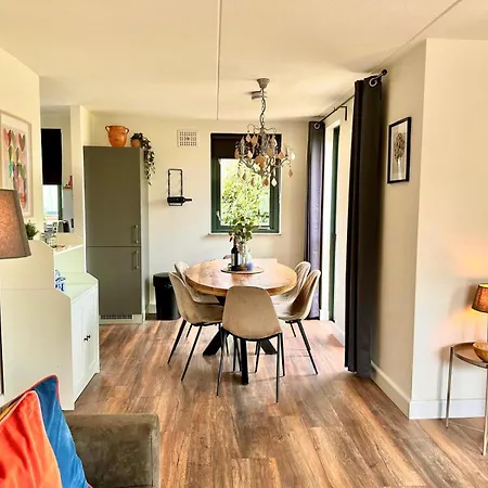 6pers Boshuis -hottub Jacuzzi- 'de Groene Specht' Ewijk