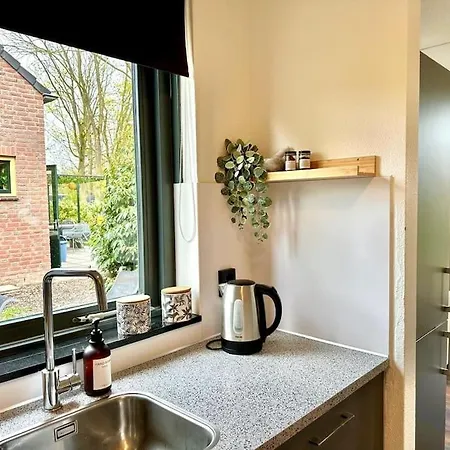 Holiday home 6pers Boshuis -hottub Jacuzzi- 'de Groene Specht' *