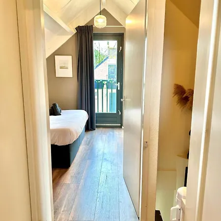 別荘 6pers Boshuis -hottub Jacuzzi- 'de Groene Specht' Ewijk