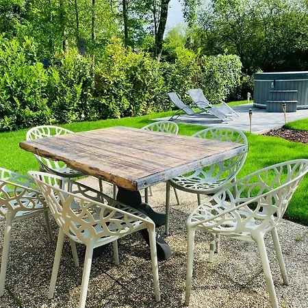 6pers Boshuis -hottub Jacuzzi- 'de Groene Specht' Ewijk