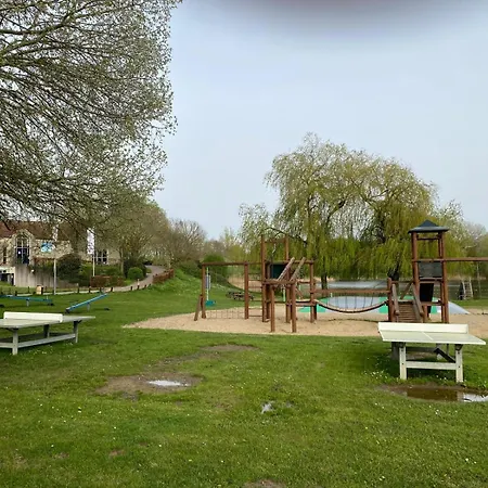 6pers Boshuis -hottub Jacuzzi- 'de Groene Specht' * Ewijk