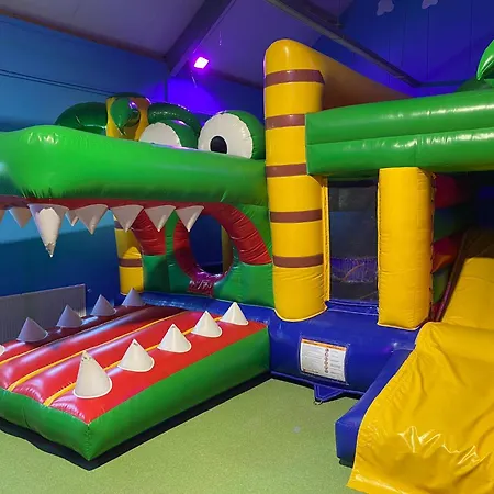 6pers Boshuis -hottub Jacuzzi- 'de Groene Specht' Сasa de vacaciones Ewijk