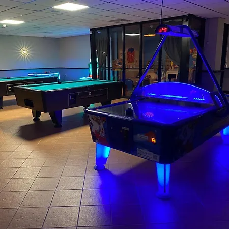 6pers Boshuis -hottub Jacuzzi- 'de Groene Specht' Сasa de vacaciones