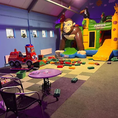 Holiday home 6pers Boshuis -hottub Jacuzzi- 'de Groene Specht' *