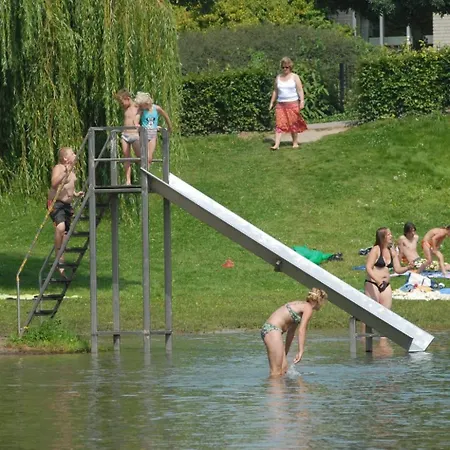 בית נופש 6pers Boshuis -hottub Jacuzzi- 'de Groene Specht' Ewijk