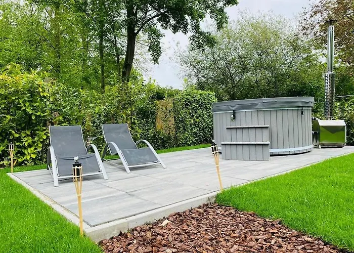 6pers Boshuis -hottub Jacuzzi- 'de Groene Specht' Dom wakacyjny Ewijk