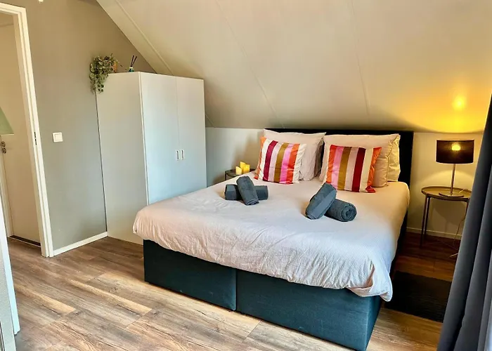 6pers Boshuis -hottub Jacuzzi- 'de Groene Specht' * Ewijk