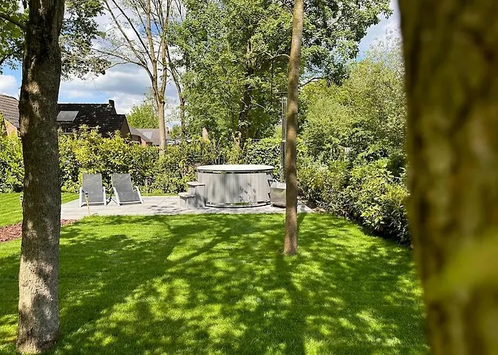 6pers Boshuis -hottub Jacuzzi- 'de Groene Specht' *