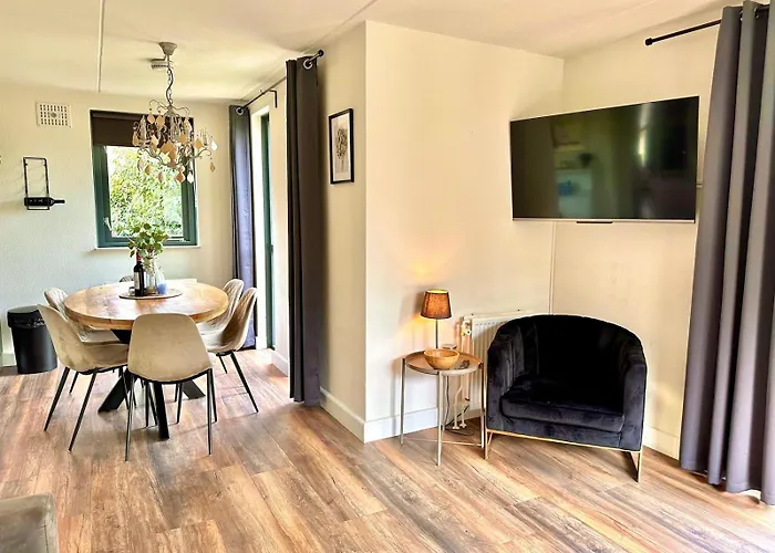 6pers Boshuis -hottub Jacuzzi- 'de Groene Specht' Dom wakacyjny