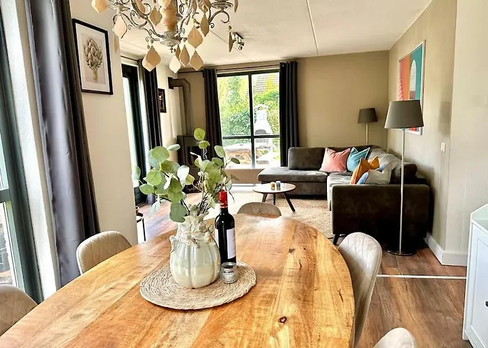 Dom wakacyjny 6pers Boshuis -hottub Jacuzzi- 'de Groene Specht' *