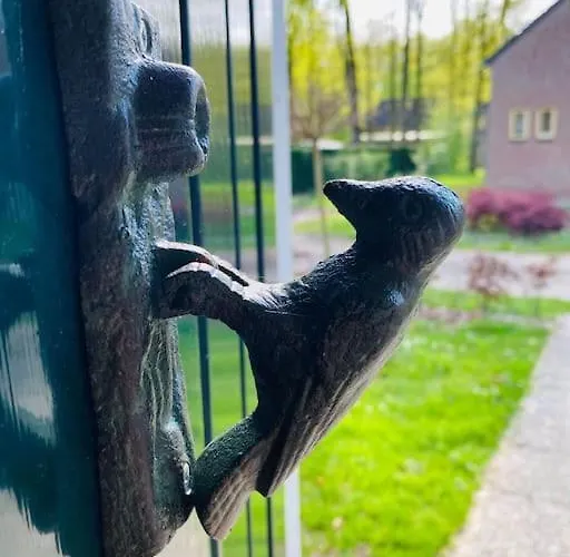 6pers Boshuis -hottub Jacuzzi- 'de Groene Specht' Dom wakacyjny Ewijk