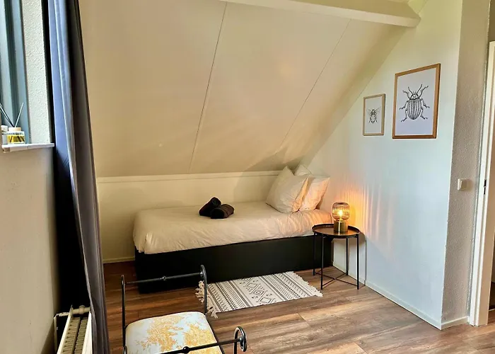 6pers Boshuis -hottub Jacuzzi- 'de Groene Specht' Dom wakacyjny