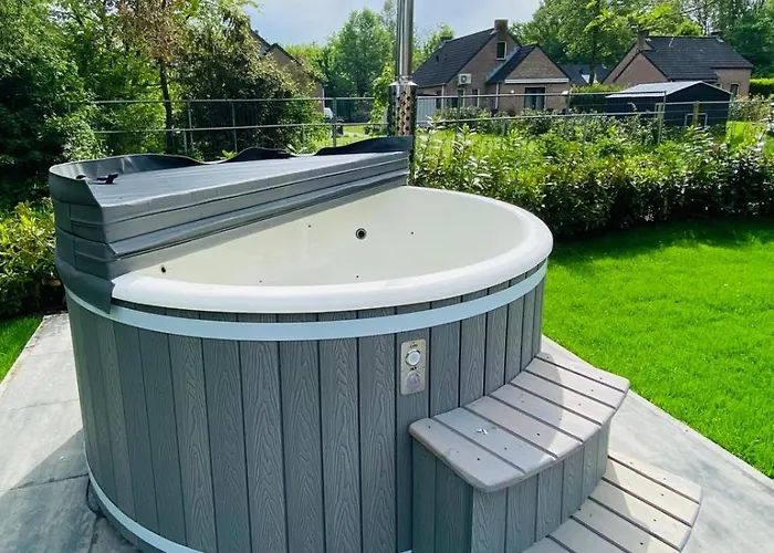 Dom wakacyjny 6pers Boshuis -hottub Jacuzzi- 'de Groene Specht'