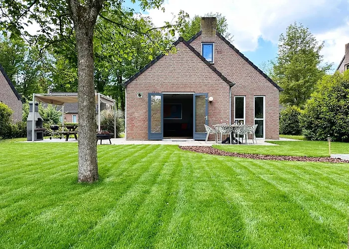 Dom wakacyjny 6pers Boshuis -hottub Jacuzzi- 'de Groene Specht' Ewijk