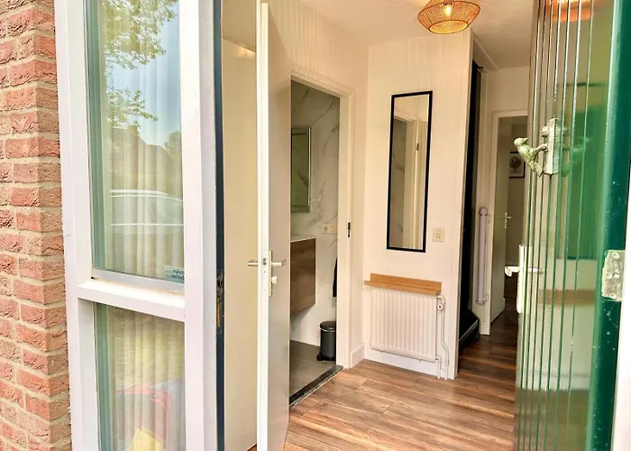 6pers Boshuis -hottub Jacuzzi- 'de Groene Specht'