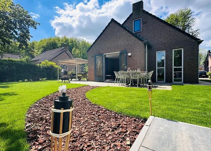 6pers Boshuis -hottub Jacuzzi- 'de Groene Specht'