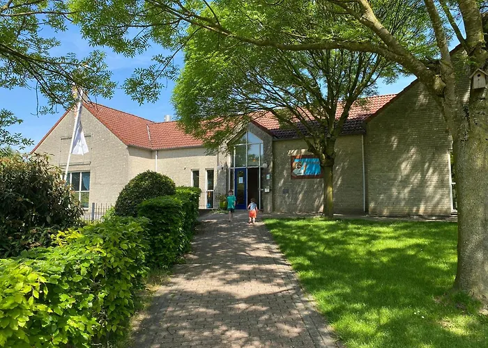 בית נופש 6pers Boshuis -hottub Jacuzzi- 'de Groene Specht'