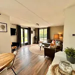 6pers Boshuis -hottub Jacuzzi- 'de Groene Specht'