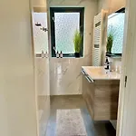 Semesterbostad 6pers Boshuis -hottub Jacuzzi- 'de Groene Specht' *