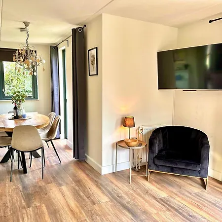 6pers Boshuis -hottub Jacuzzi- 'de Groene Specht' Ferienhaus