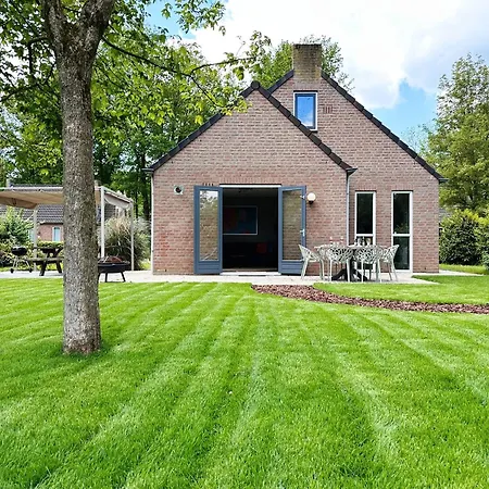 Semesterbostad 6pers Boshuis -hottub Jacuzzi- 'de Groene Specht' Ewijk